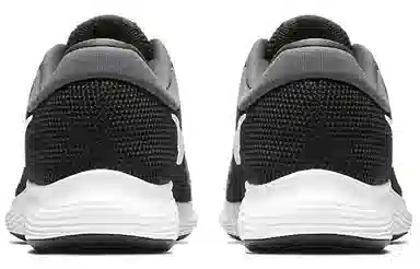 Nike REVOLUTION 4