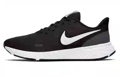 Nike Revolution 5