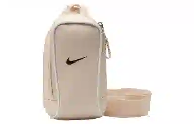 Nike Sportswear Essentials Logo