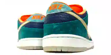 Nike Dunk SB MIA Skate Shop