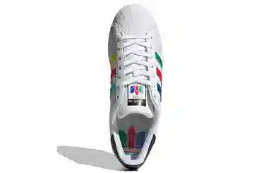 adidas Superstar