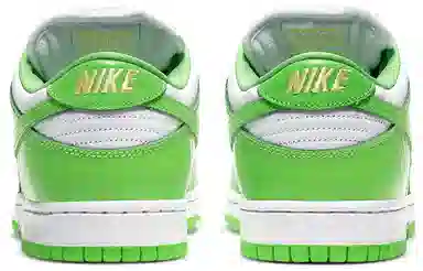 Supreme x Nike Dunk SB "Mean Green"