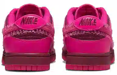 Nike Dunk Low "Valentine's Day"