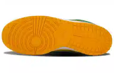 Nike Dunk SB Bucks