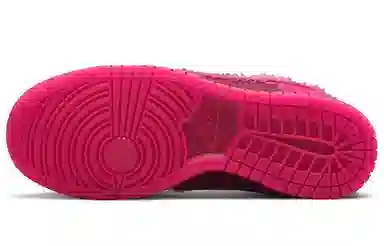 Nike Dunk Low "Valentine's Day"