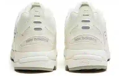 New Balance 828