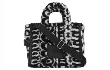 MARC JACOBS