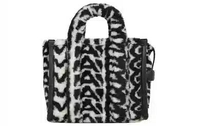 MARC JACOBS