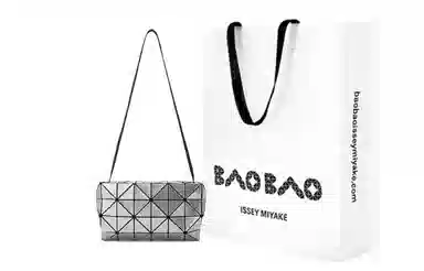 ISSEY MIYAKE Carton PVC