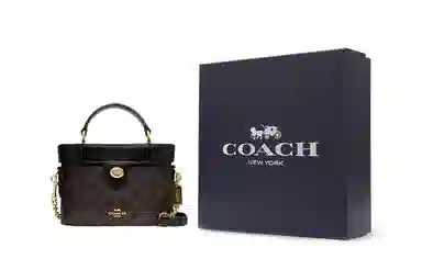 COACH Kay 20 Logo