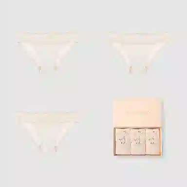 3 MISS CURIOSITY