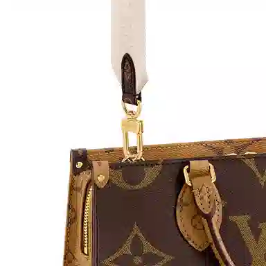 Louis Vuitton Onthego East-West Brown