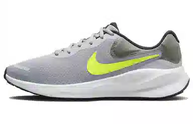 Nike REVOLUTION 7