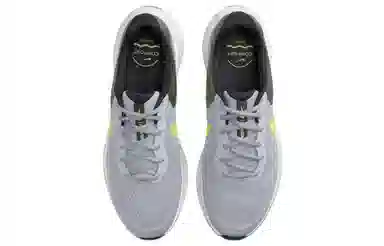 Nike REVOLUTION 7