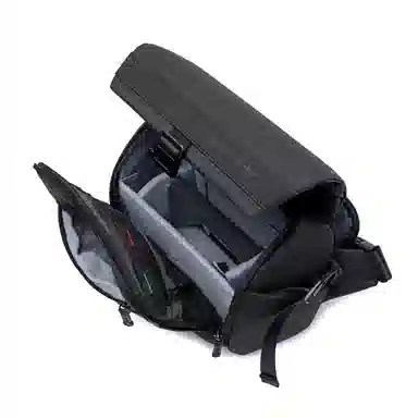 北极猎人 微单单反专业佳能索尼尼康个性机能风骑行 涤纶 邮差包收纳包相机包机车包小背包摄影包 中号 男女同款情侣款 黑色/灰色