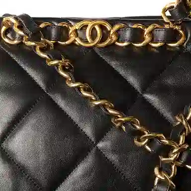 CHANEL 22B Tote