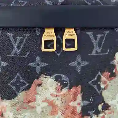 Louis Vuitton Discovery Waist Bag