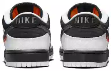 TIGHTBOOTH x Nike Dunk SB Pro "Black and White"
