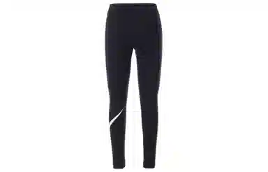 Nike Sportswear Essential Swoosh Logo