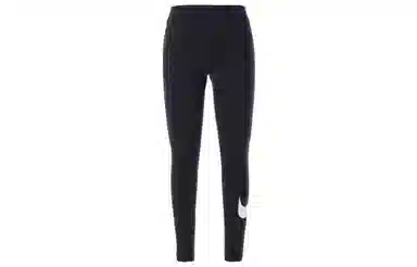 Nike Sportswear Essential Swoosh Logo