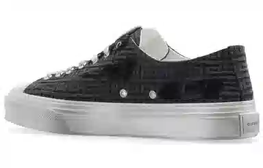 GIVENCHY
