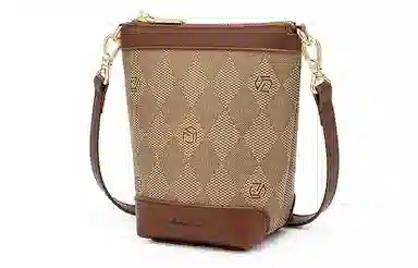 马莎兰缇 复古老花经典百搭高级感气质小众上班通勤欧美风个性 合成革 水桶包单肩斜挎包 女款 深棕配杏/啡色