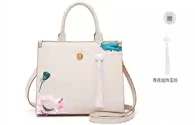 宫选 荷花系列 新潮古风复古香风 简约玉佩挂件 荷花莲花刺绣 山水庭院 牛皮 单肩斜挎手提包 小号 女款 荷塘月色