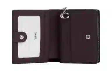 COACH Snap Wallet 11 Logo