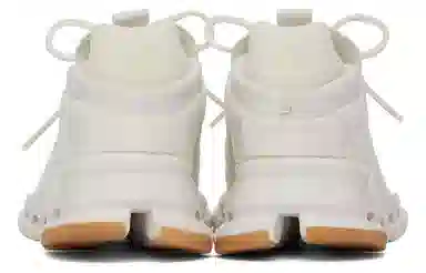 On Cloudnova Undyed