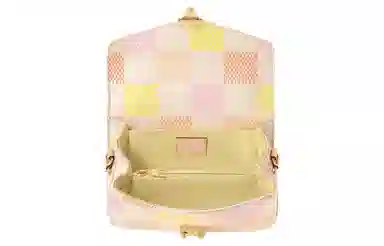 Louis Vuitton Pochette Metis East West