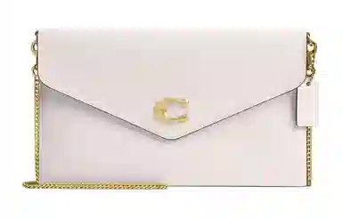 COACH Essential 27 Logo