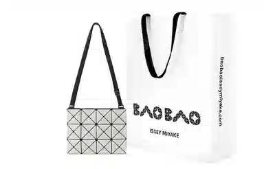 ISSEY MIYAKE Lucent Gloss