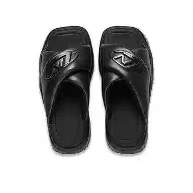 Bred Slipper