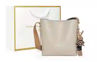 纳兰杜 时尚潮流高级感小众百搭 牛皮 水桶包斜挎单肩包 中号 女款 咖色/米白色