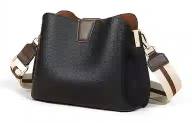 COMELY Bucket Bag Black