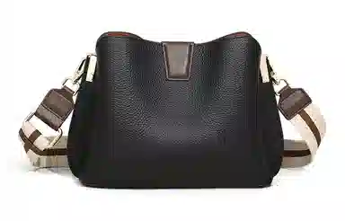 COMELY Bucket Bag Black