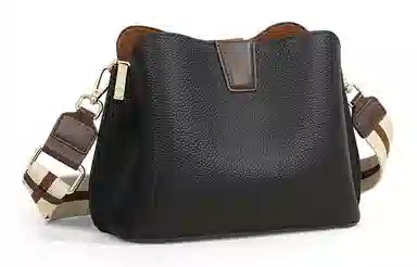 COMELY Bucket Bag Black