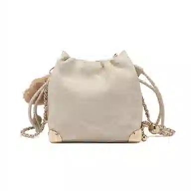 稻草人 甜酷少女小众设计 国风绸缎丝滑质感  聚氨酯革 腋下包 磁扣开合水桶包  链条云朵包单肩包斜挎包 常规 女款 多色