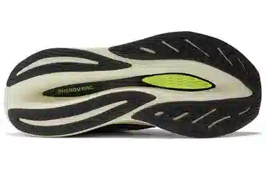 New Balance FuelCell SuperComp Trainer v2