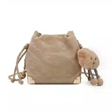 稻草人 甜酷少女小众设计 国风绸缎丝滑质感  聚氨酯革 腋下包 磁扣开合水桶包  链条云朵包单肩包斜挎包 常规 女款 多色