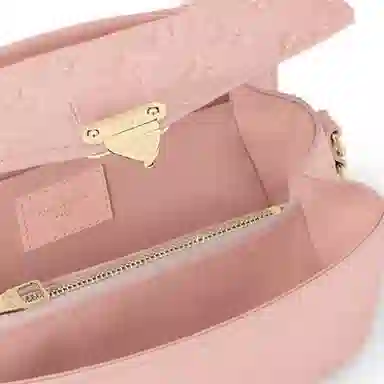 Louis Vuitton Pochette Metis East West