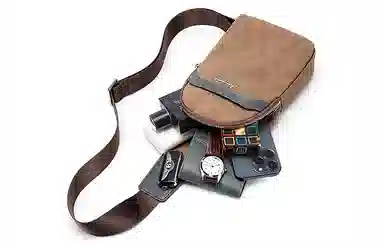 马莎兰缇 复古撞色潮流简约休闲商务大容量通勤包 合成革 单肩包斜挎包胸包 中号 男款 啡配灰