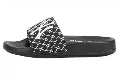 Disney x MLB Mound Mickey Slipper New York Yankees