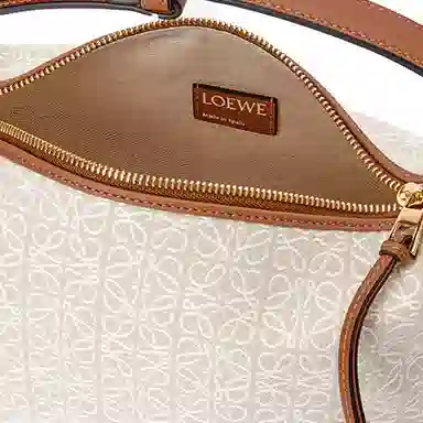 LOEWE CubiAnagram