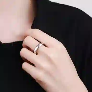 S925