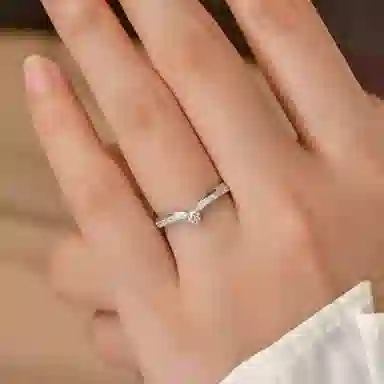 925