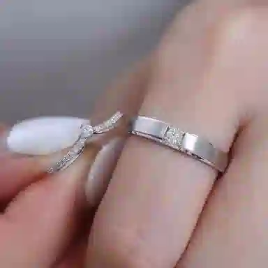 925