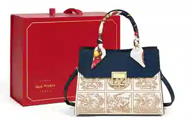 COMELY Blue Embroidered Tote