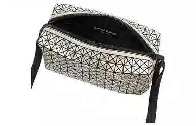 ISSEY MIYAKE SADDLE BAG