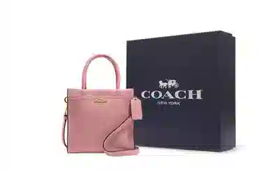COACH Cally 17 Logo